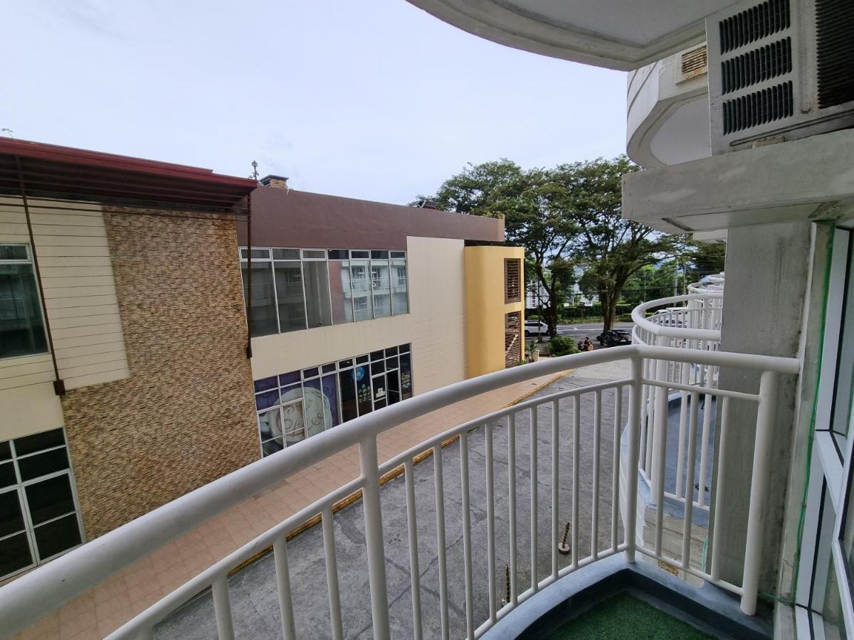 4 Pax Tagaytay Prime Staycation Wifi Netflix And Light Cooking Free Viewdeck Apartment *