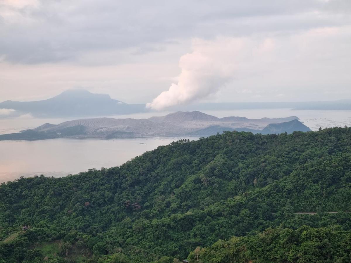 4 Pax Tagaytay Prime Staycation Wifi Netflix And Light Cooking Free Viewdeck Apartment